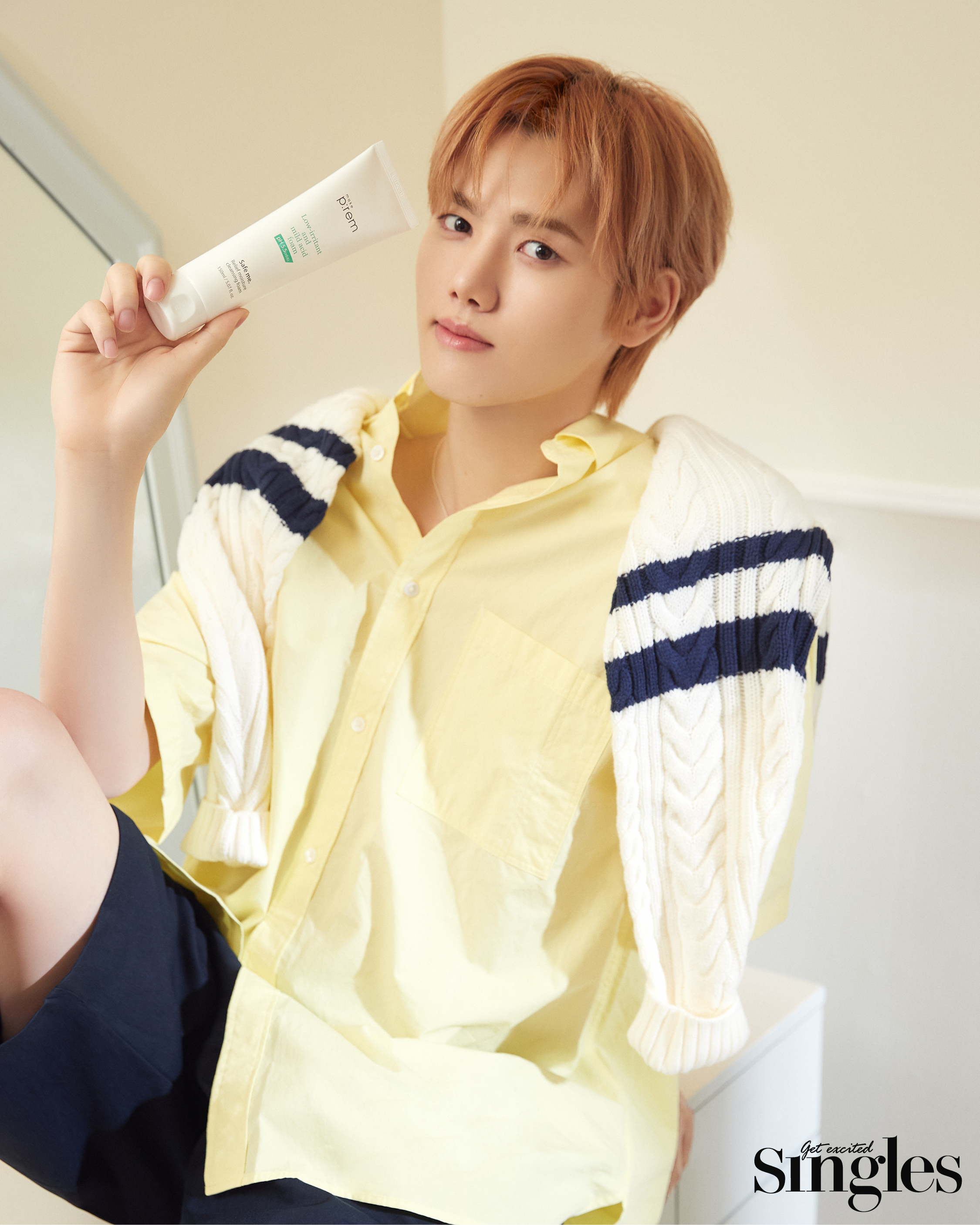 크래비티 민희와 메이크프렘 세이프 미 릴리프 모이스처 클렌징 폼이 등장한 싱글즈 화보